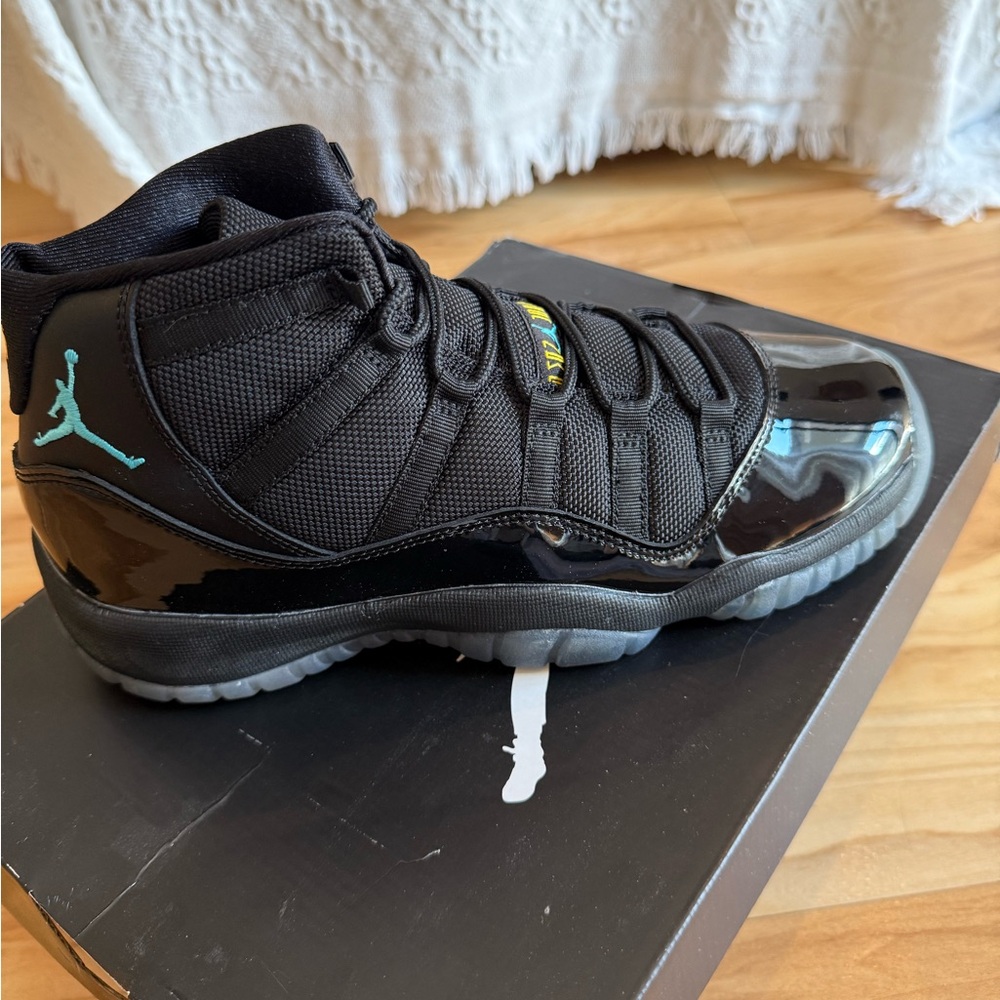 Jordan Retro 11 - youth size 6.5 / women size 8 / black gamma blue - Picture 8 of 10